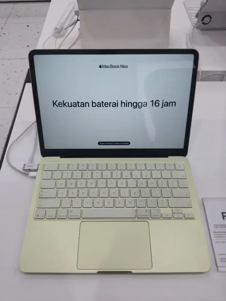 MacBook Neo 256