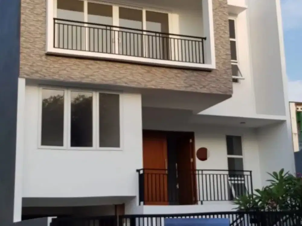 Dijual Rumah Bagus Siap Huni 2 Lantai di Citragran Full Furnish