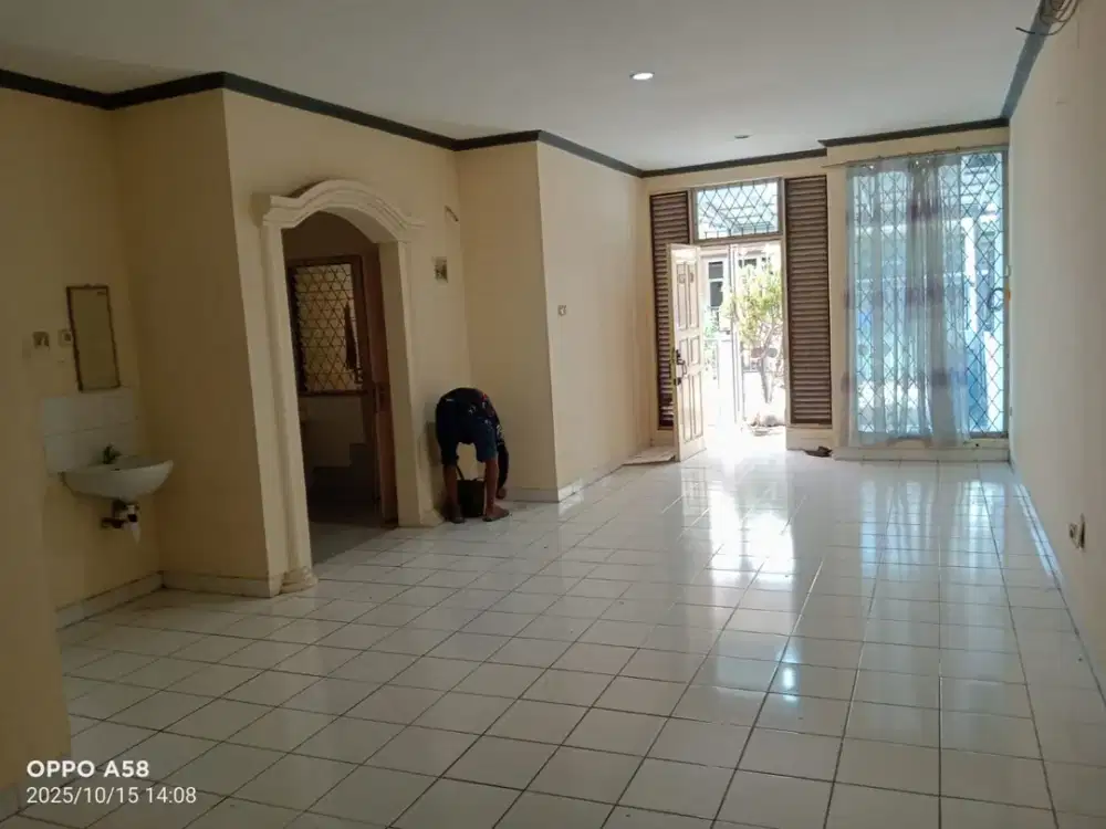 Rumah 1,5 Lantai Bebas Banjir di Taman Modern Cakung