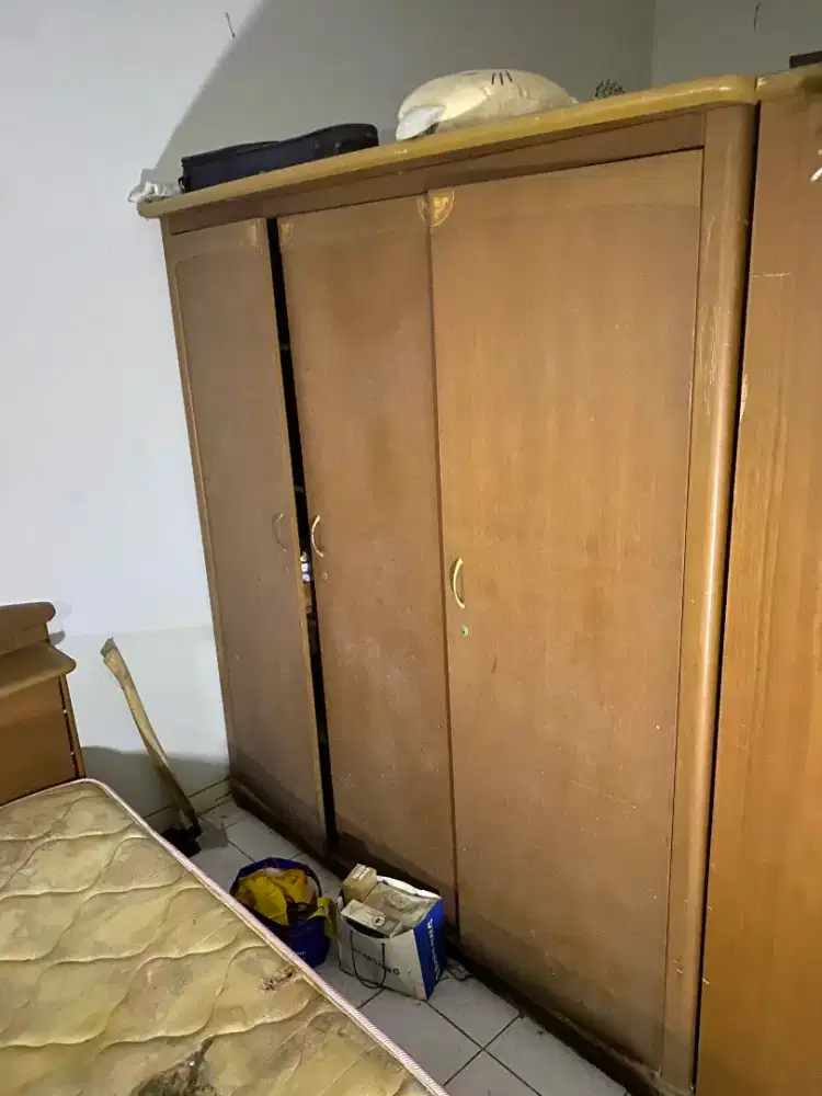 Lemari Baju 3 Pintu Kayu Jati Campuran (Kayu Nyatoh)