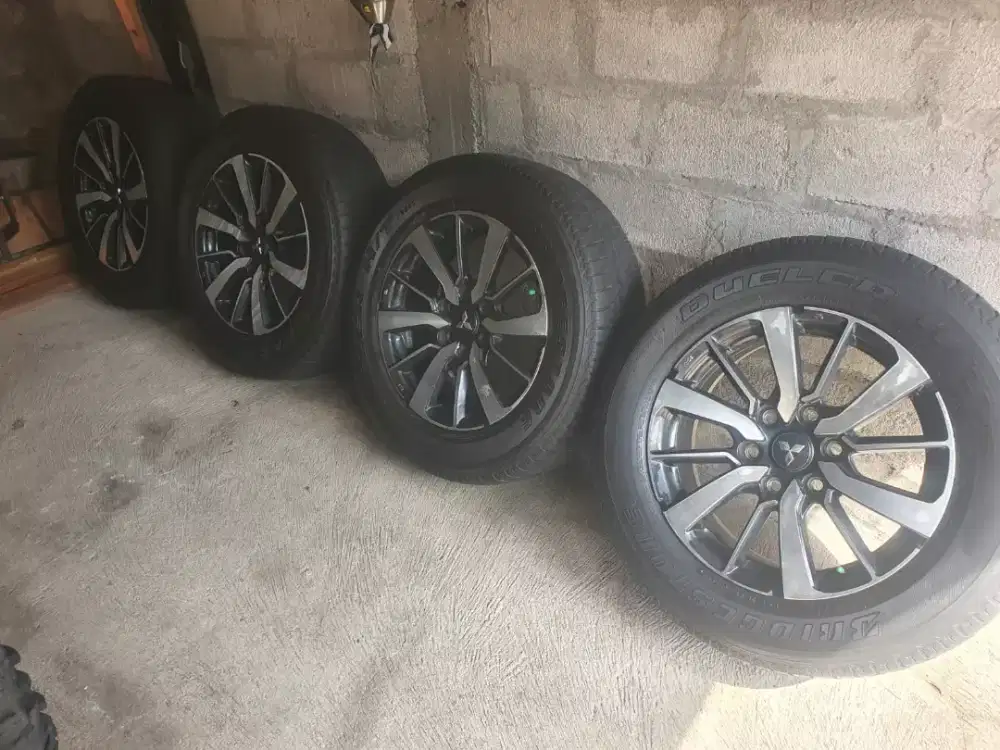 VELG DAN BAN ORI PAJERO 2017