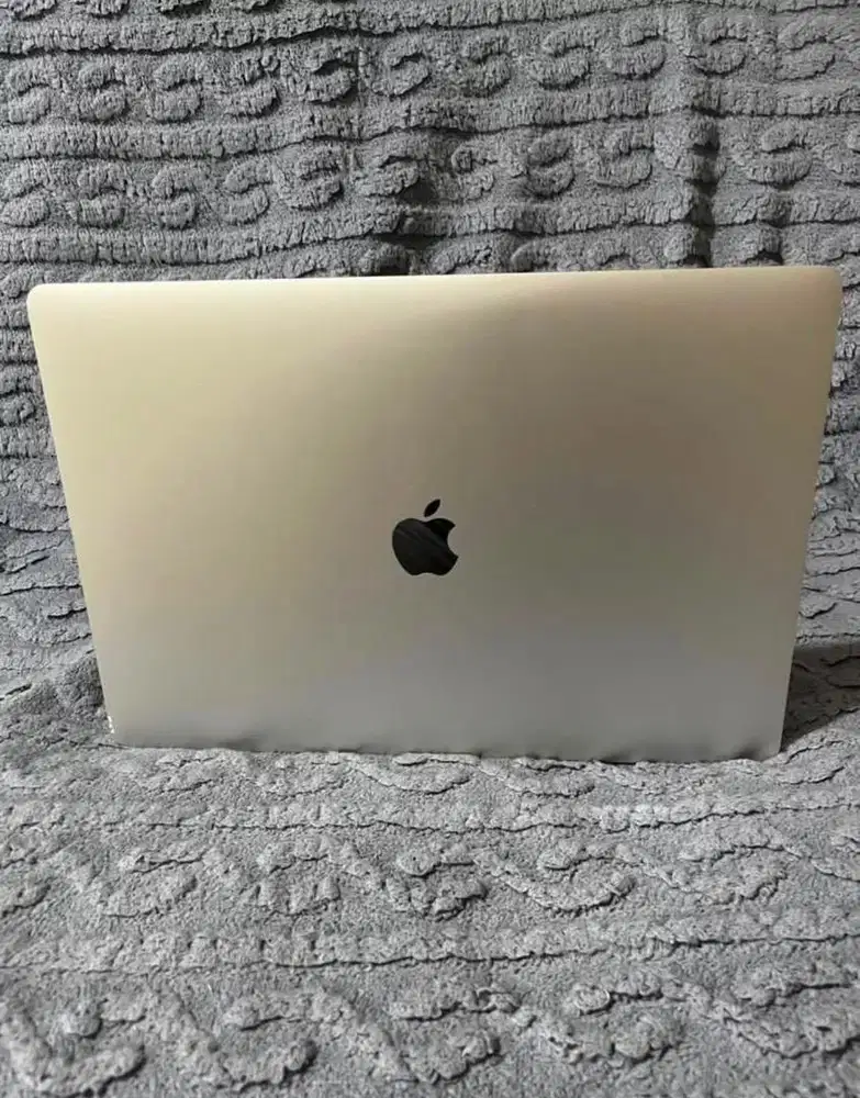Macbook Pro 2018 i7 cocok untuk design