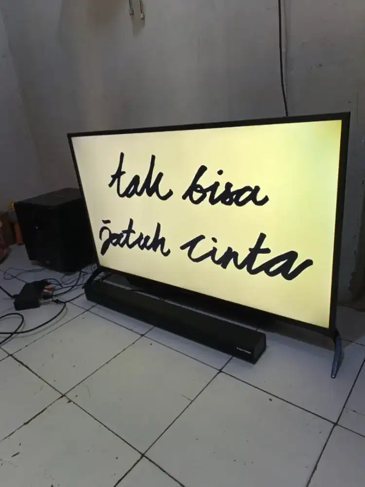 Polytron Cinemax Soundbar LED TV 43 Inc Mulus No Minus
