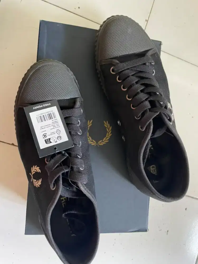 Sepatu Fred Perry