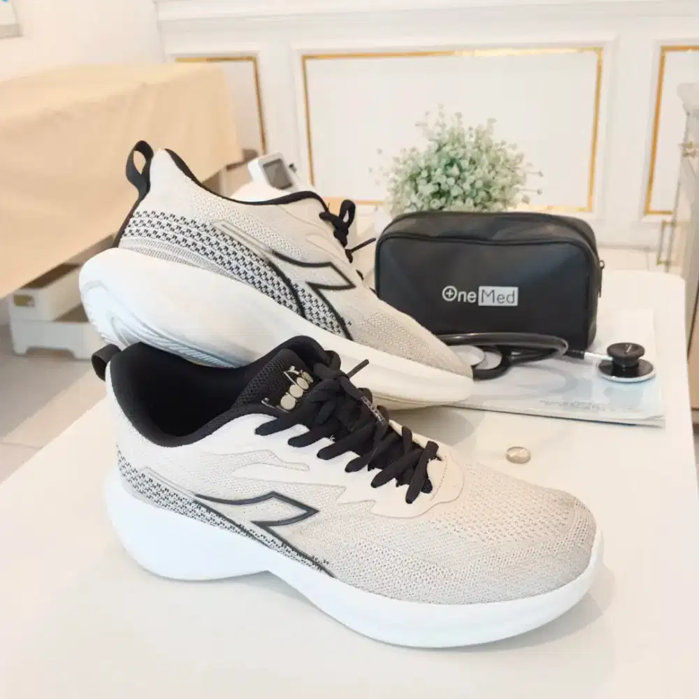 Sepatu pria 
Diadora Reinder Men's Running