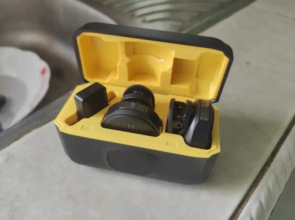 Mic wireless klip on magnet dual mic tape C dan iPhone kondisi baru