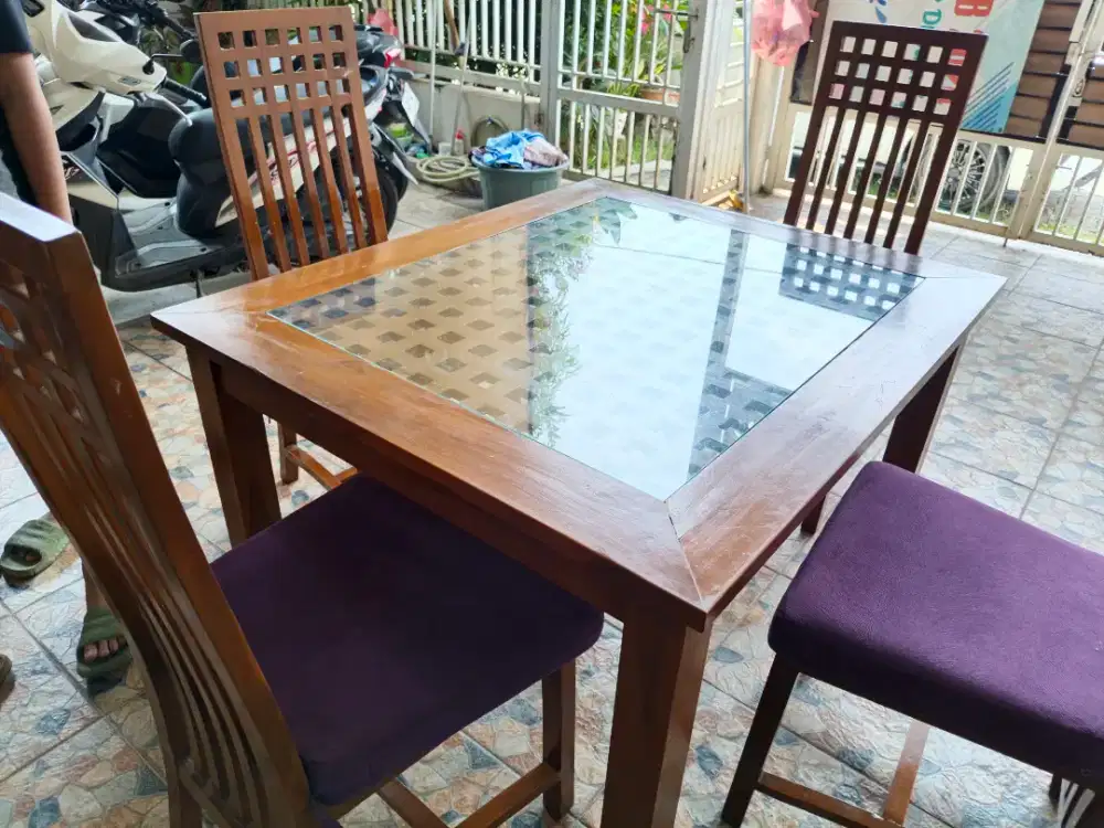 Jual satu set meja makan-kursi (bonus busa kursi)
