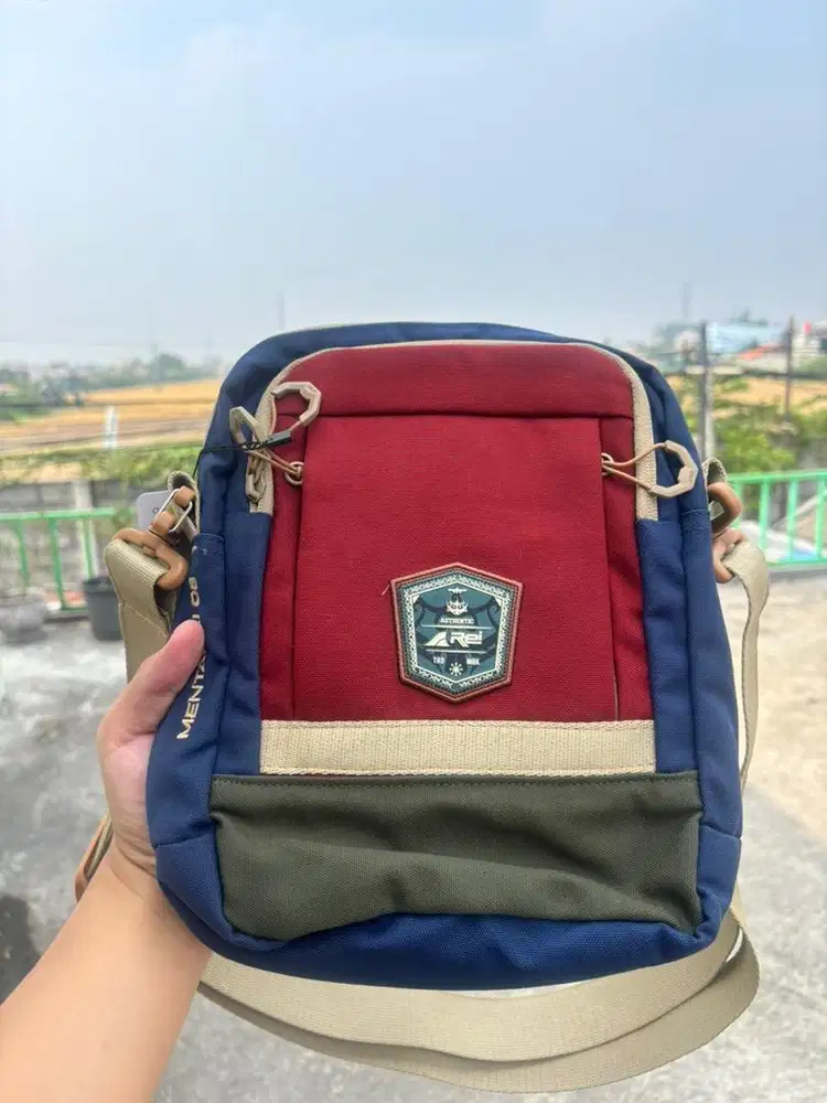 Tas Selempang Arei
