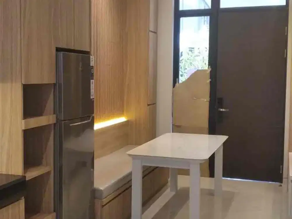 DISEWAKAN RUMAH FURNISHED DI KUNINGAN VILLAGE – 3+1 KT, SIAP HUNI! PIK2