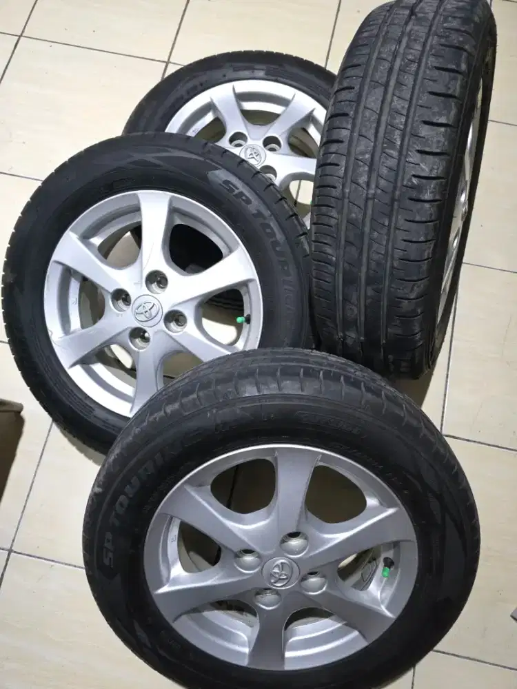 Velg OEM Toyota Agya Ring 14 + Ban Dunlop 175/65 R14 (Tahun 2025)