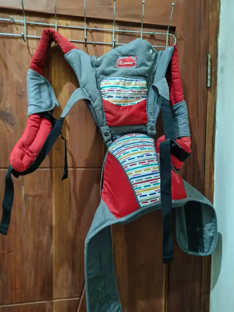 Gendongan hipseat dan gendongan samping