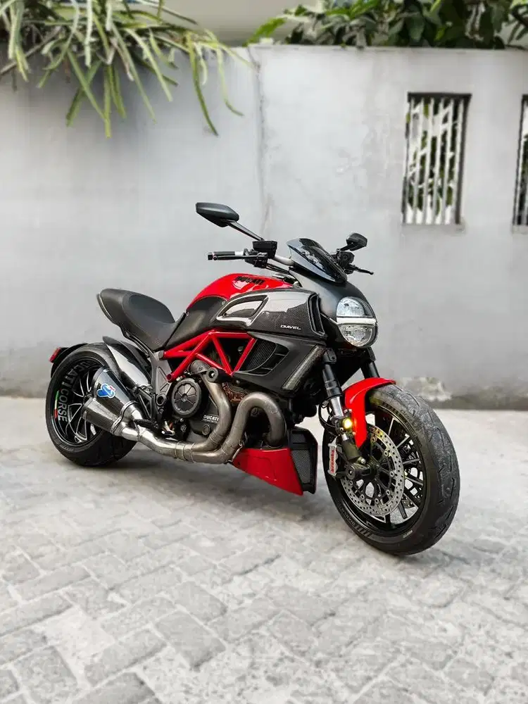 DUCATI DIAVEL RED BASE