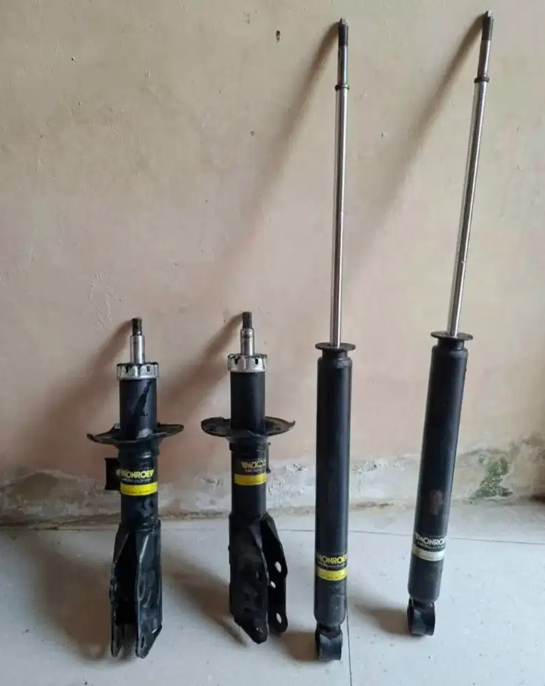 Shock Depan Belakang Agya Ayla