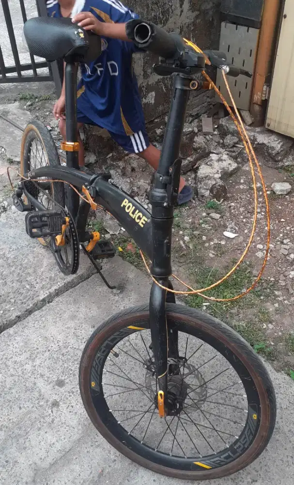 Sepeda Lipat Police Milan size 20