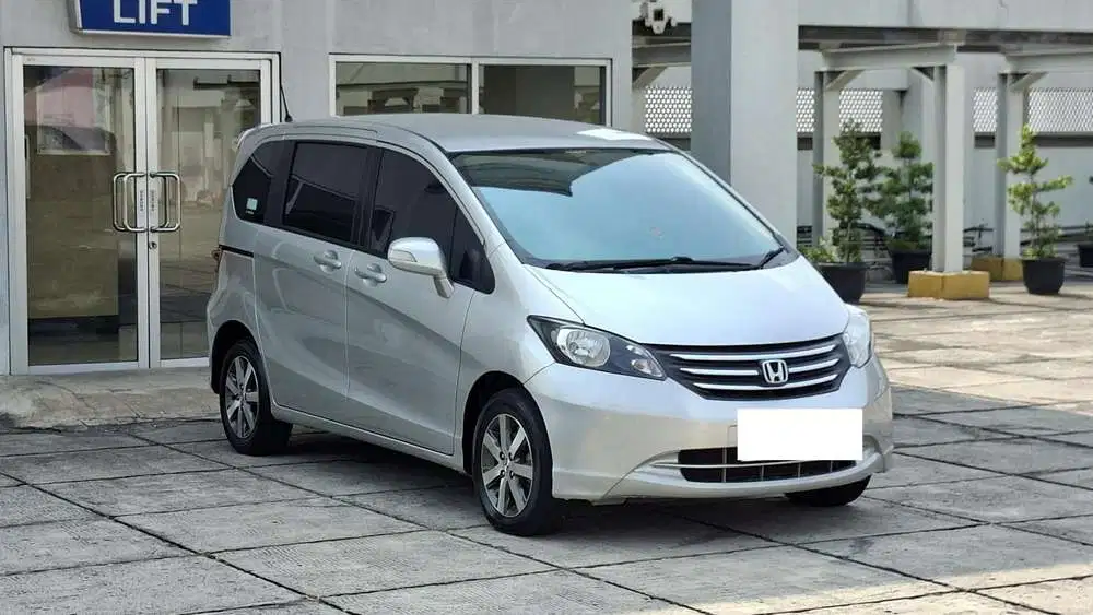 KM 86 RB HONDA FREED PSD AT 2011 Bensin