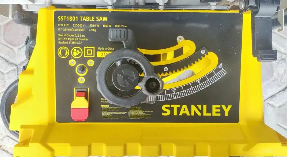 TABLE SAW STANLEY SST1801