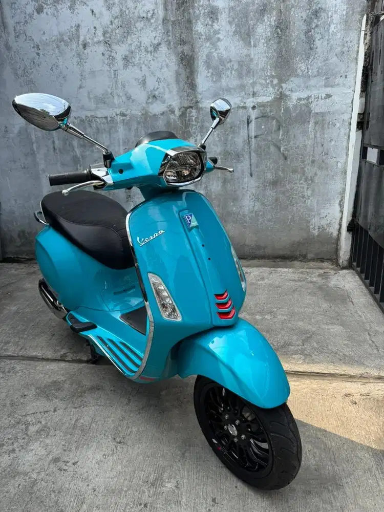Vespa sprint s abs biru