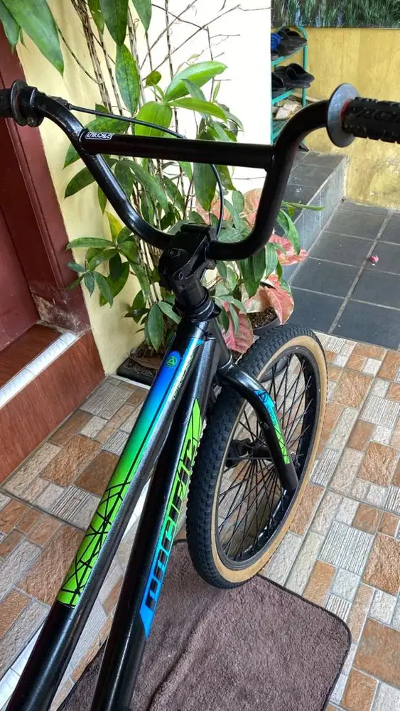 Sepeda bmx ukuran 20