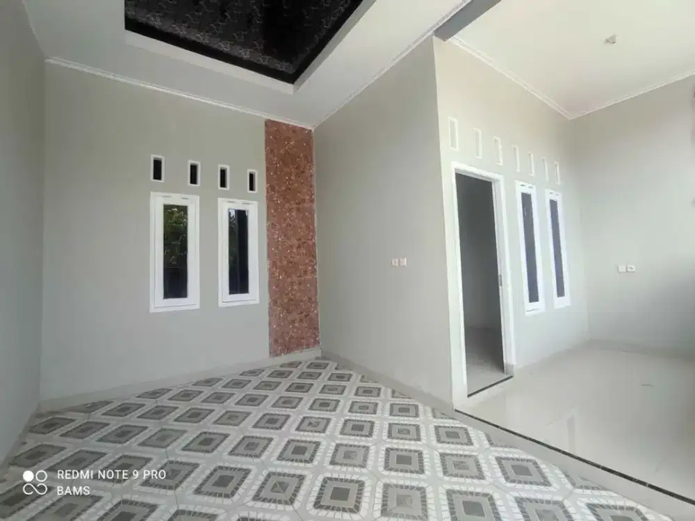 Rumah Siap Huni Pinggir Jalan Raya Cadas