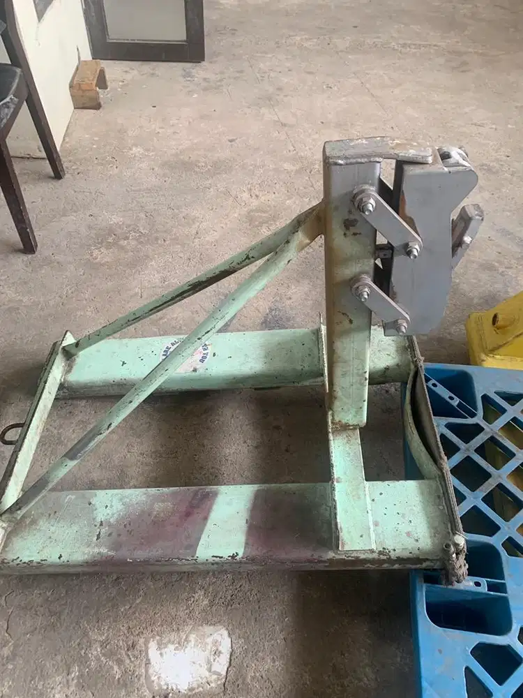 Capit drum untuk forklift beban maksimal 350 kg
