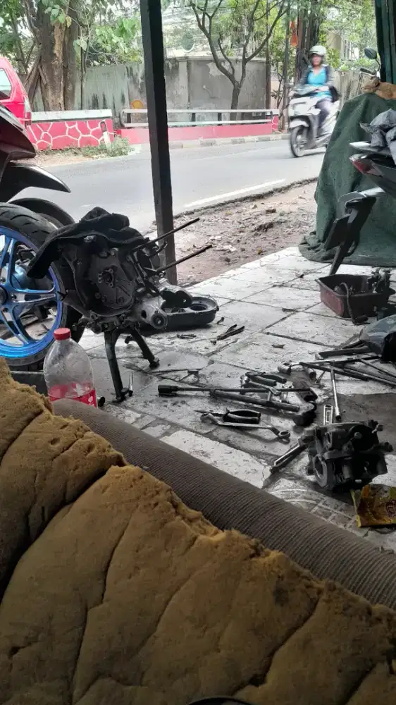 TRRIMA JASA SERVIS RINGAN BISA LANGSUNG KERUMAH JUGA ADA YANG MALES