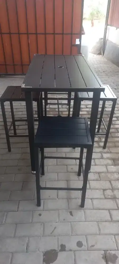 Meja Bar Besi Outdoor