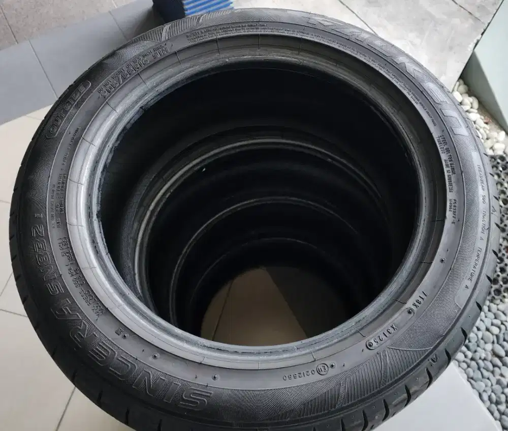 Ban mobil ukuran 205/55 R16 (Ring 16)