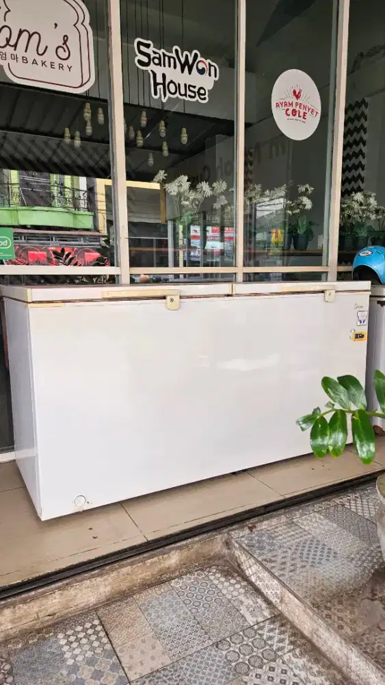 Chest Freezer Midea 600 Liter HD-680C Bekas Banjarmasin