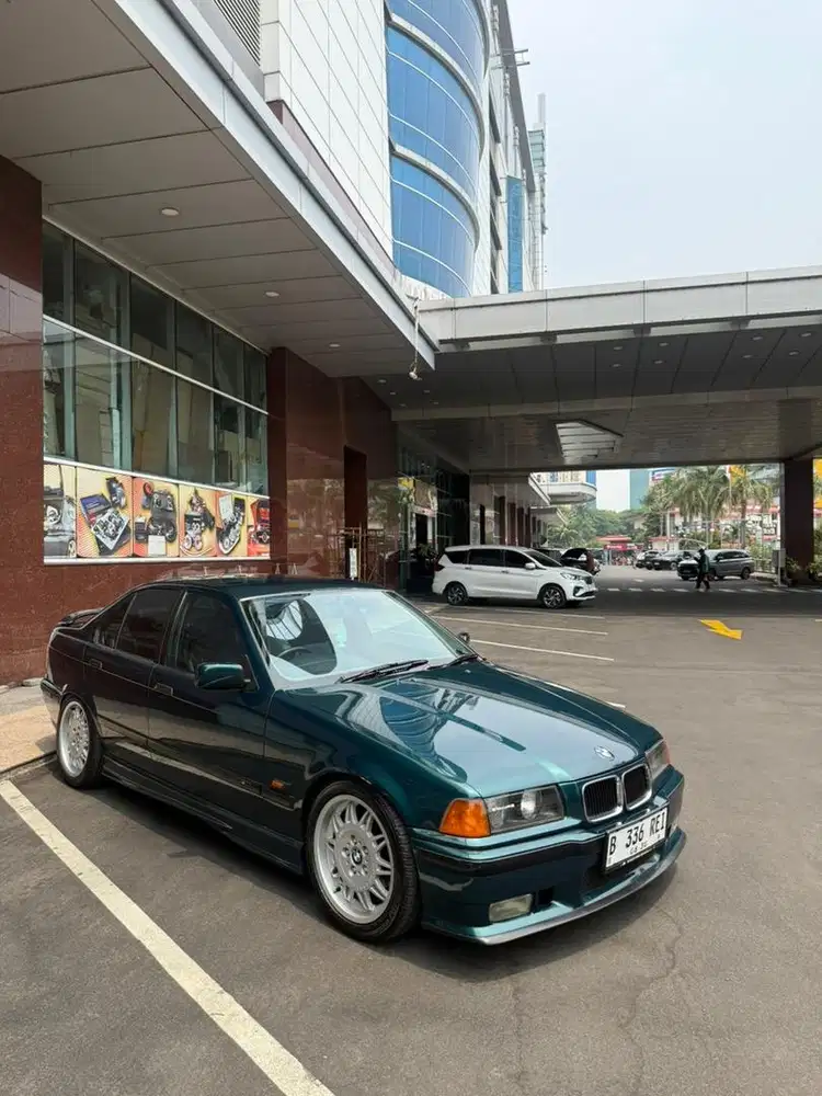 BMW E36 320i LE AT 1996