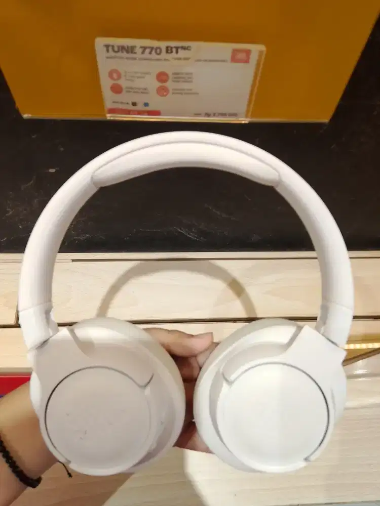 HEADPHONES TUNE 770