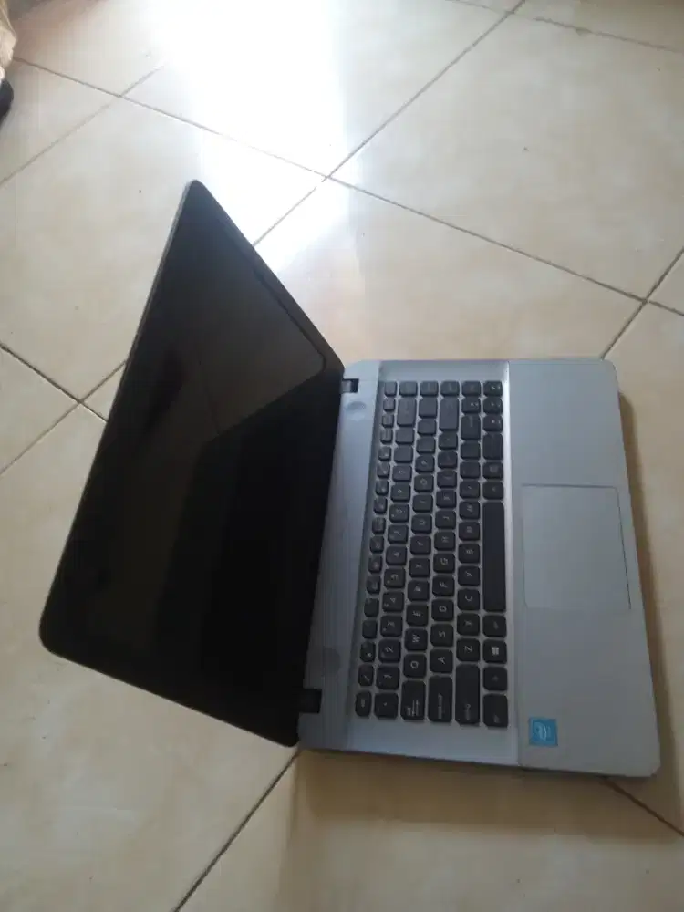 Laptop Asus type X44NA1