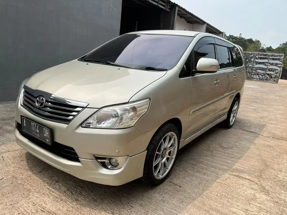 INNOVA TYPE V LUXURY