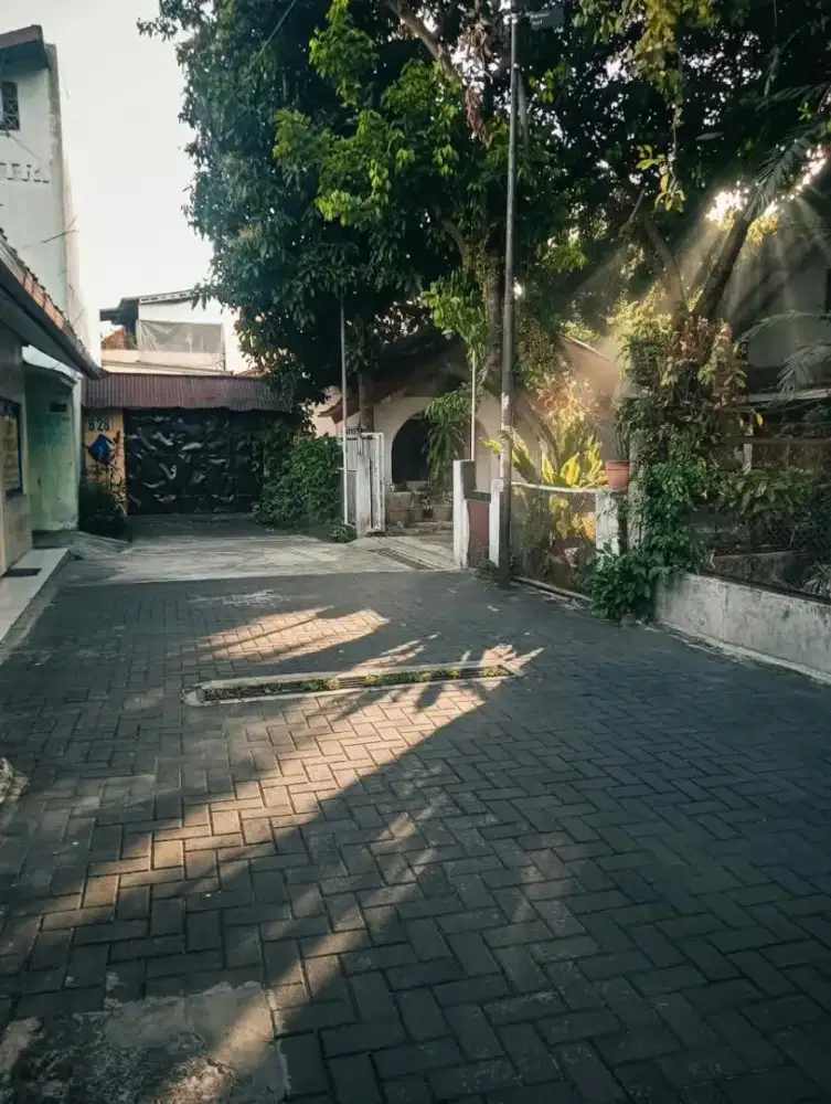 Dekat UGM dan RS Sardjito tanah dan bangunan kostan full penghuni