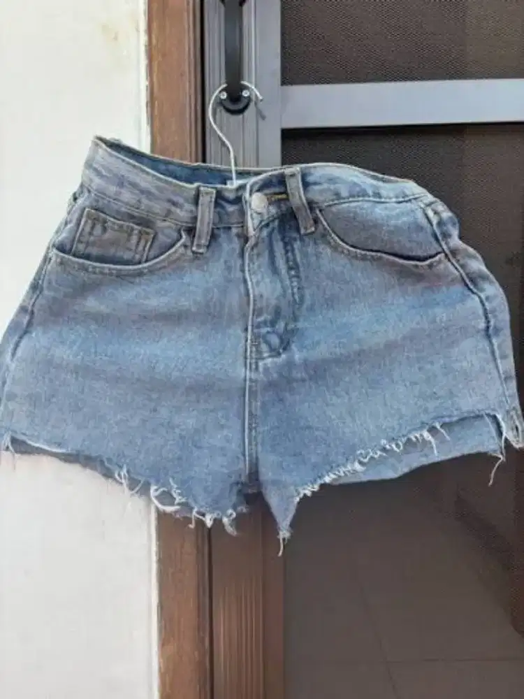 CELANA HOTPANTS WANITA KOREAN TRIFH , KHUSUS UNTUK USAHA