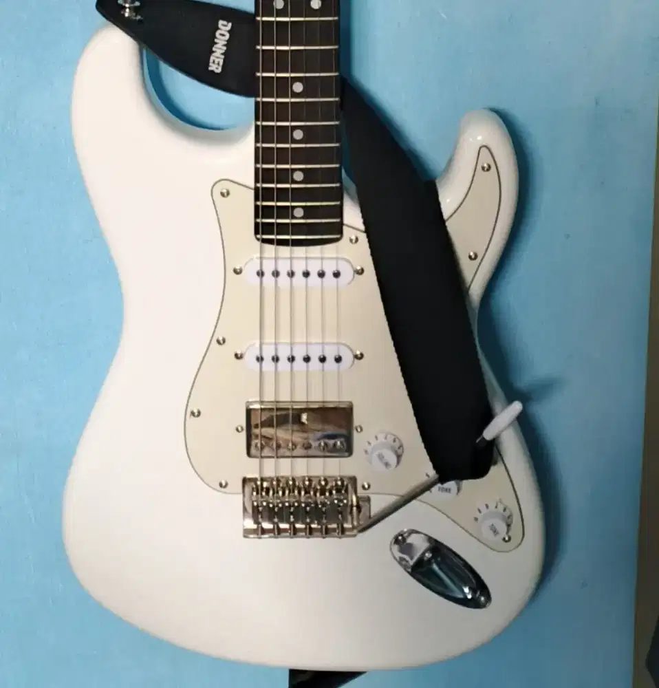 Gitar elektrik Donner dst 152w