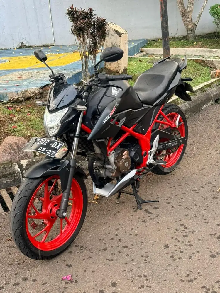 Honda CB 150R Thn 2017 F Kota Hitam Rangka Merah Mulus