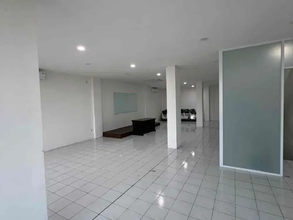 Disewakan ruko gandeng ex kantor & toko kecantikan di senen gunung sahari  jakarta pusat