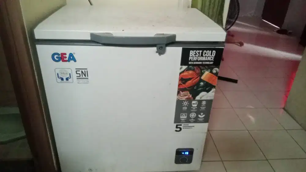 Gea freezer kapasitas 200L
