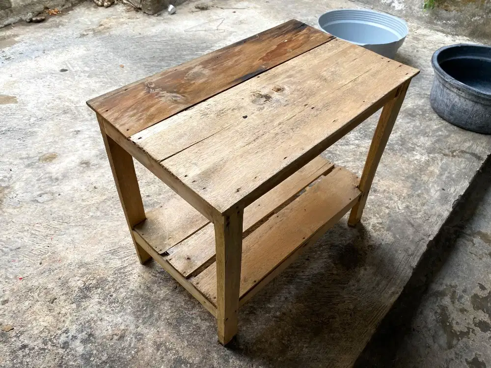 meja kayu kondisi sesuai foto