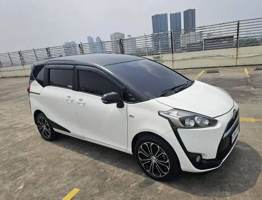 Toyota Sienta V a/t 2016/2017 istimewa