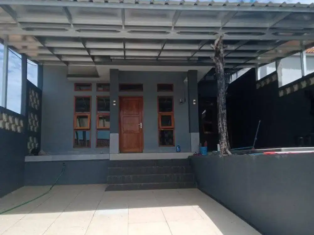 Rumah Idaman dengan Carport Luas dan Kolam Ikan! Harga 585 Jutaan!