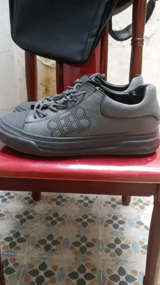 Sepatu sneaker everbest original
