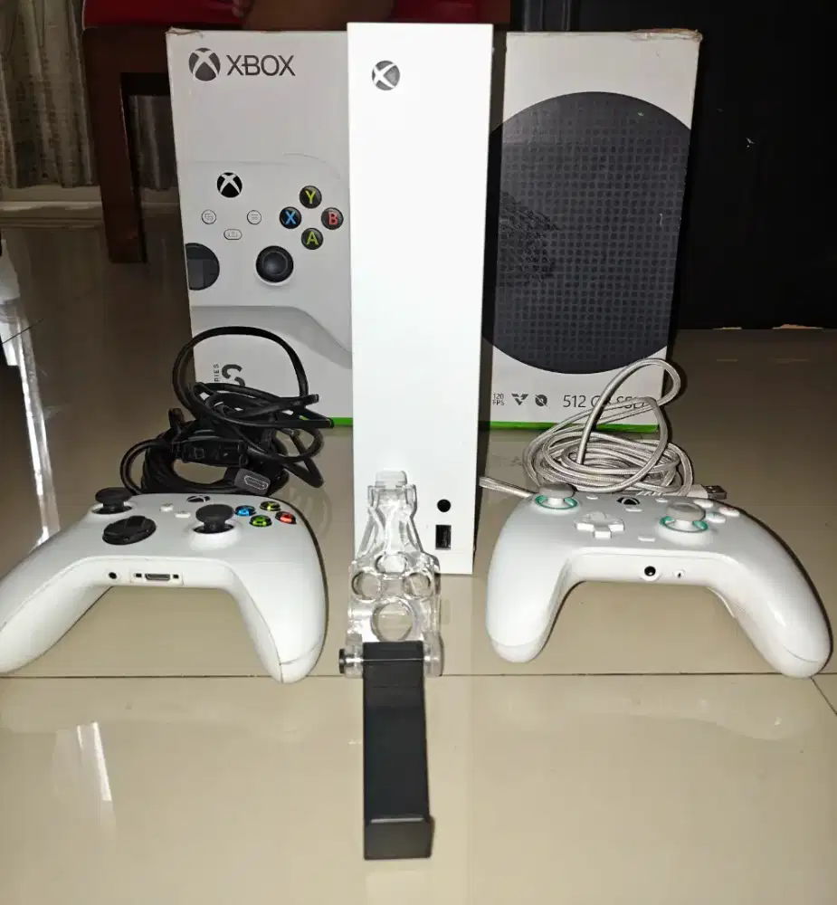 Xbox Series S 512GB + 2 Controller (Original & GameSir) + Box