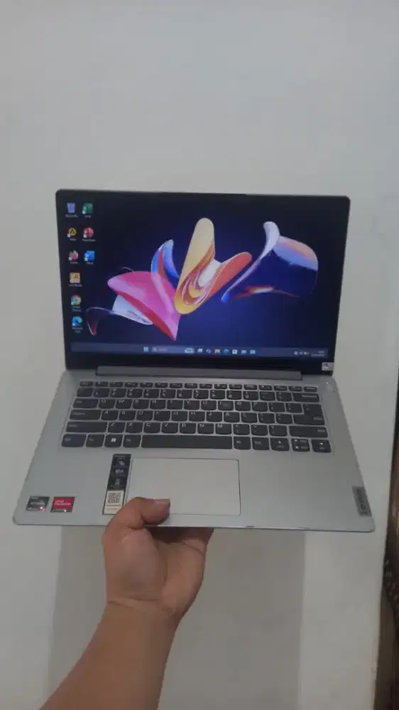 Laptop lenovo sli1 ryzen 3-7320u