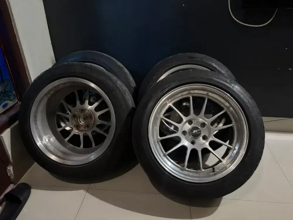 Velg Innova ring 18 kondisi masih bagus