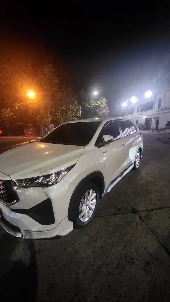 Innova Zenix 2024 Kondisi Mulus