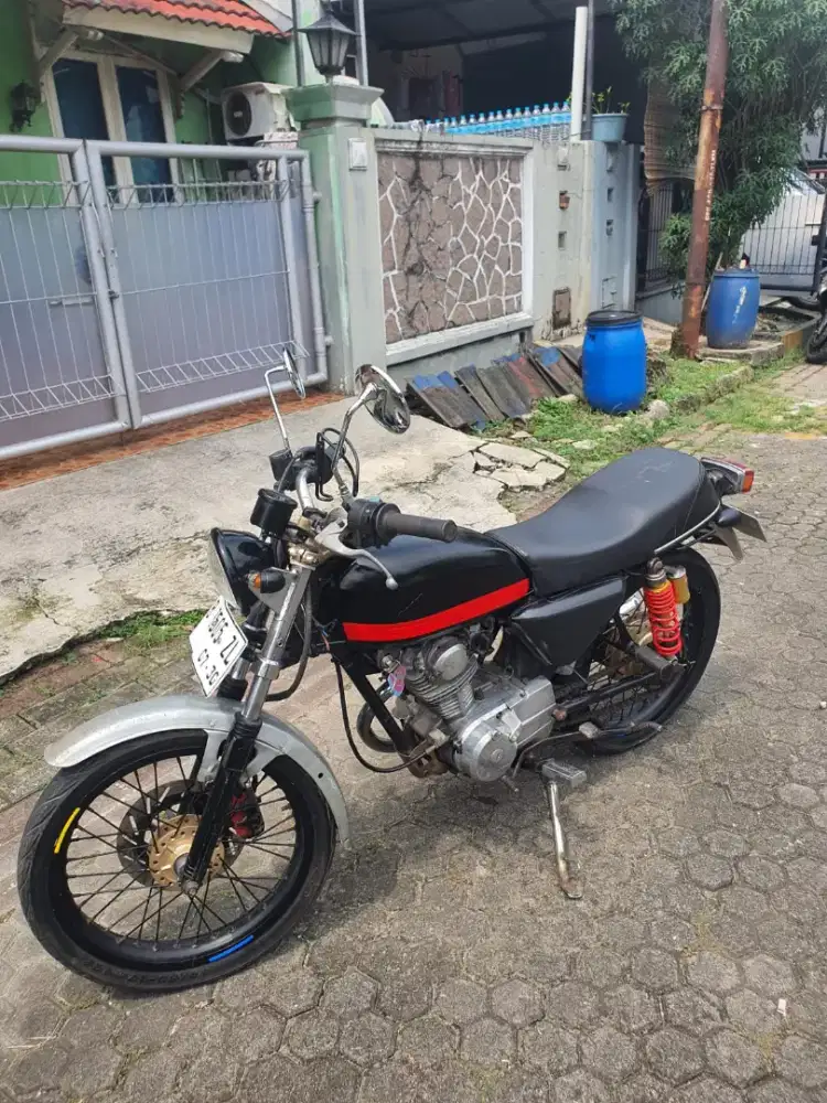 Motor bekas Honda CB100 Tahun 81