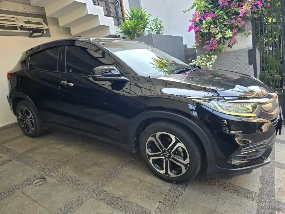 Honda HRV E 1.5  Automatic KM30rb Thn 2020