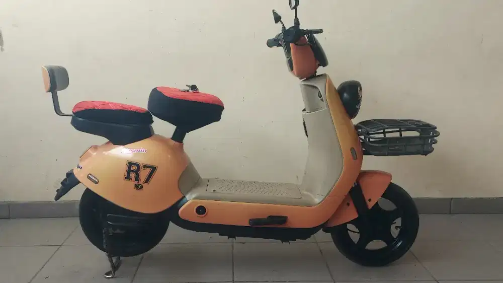Sepeda listrik uwinfly R7 NFC normal baterai awet siap pakai