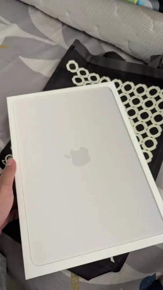 MacBook Neo 2026 8/256GB Silver iBox – Like New, baru pakai 5 Hari.